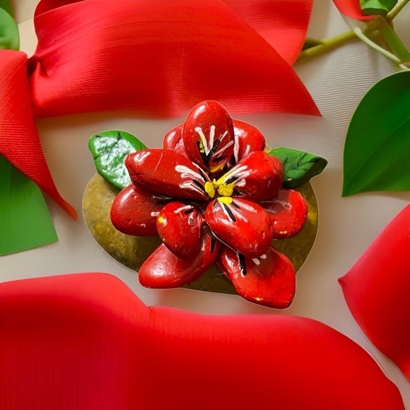 Hand crafted painted natural rock red flower green leaves 4x3 inches poinsettia - Picture 1 of 12